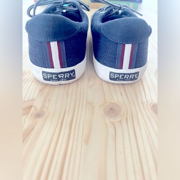 SPERRY Top-Slider kids shoes: Size 2.5 Great condition; only worn a few times! - Picture 3 of 6